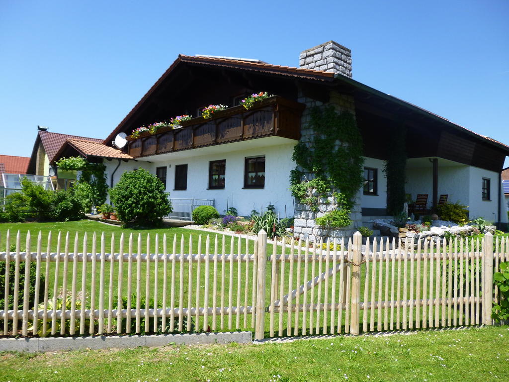 ホテルGastehaus Fischer Eschlkam エクステリア 写真
